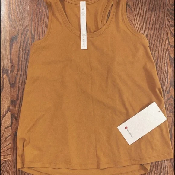 Brand new with tags lululemon “Essential Tank Train” - Picture 3 of 4